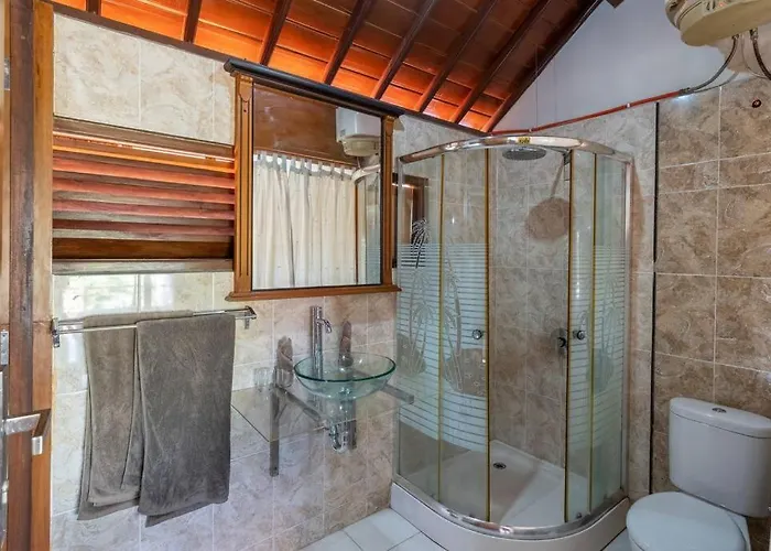 Private 3 Bedroom Villas, 5 Mnt To *